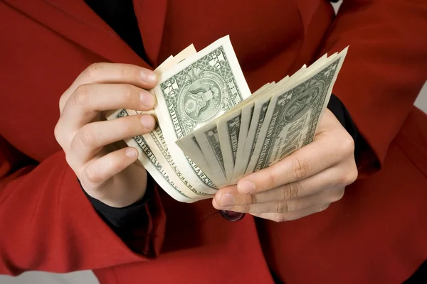 Mãos a contar notas de dólar — Fotografia de Stock