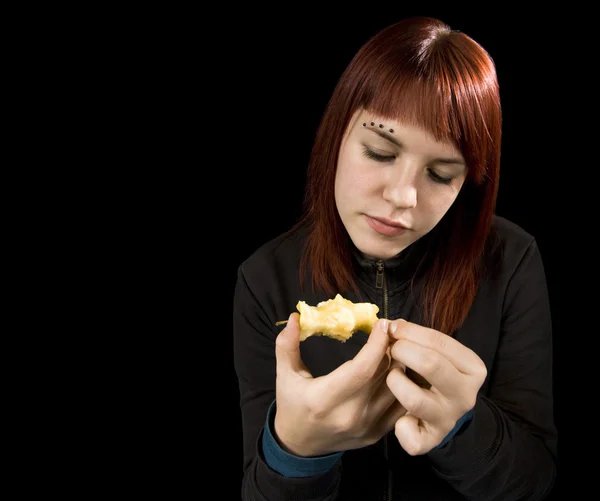 Mädchen isst Apfel. lizenzfreie Stockfotos