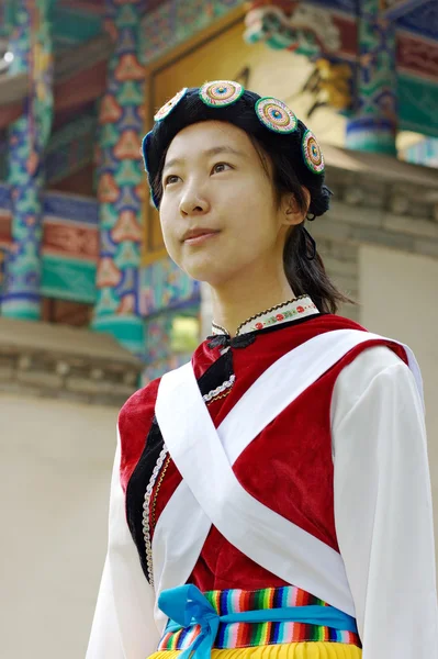 Κινέζα γυναίκα με παραδοσιακά ρούχα Εικόνα Αρχείου