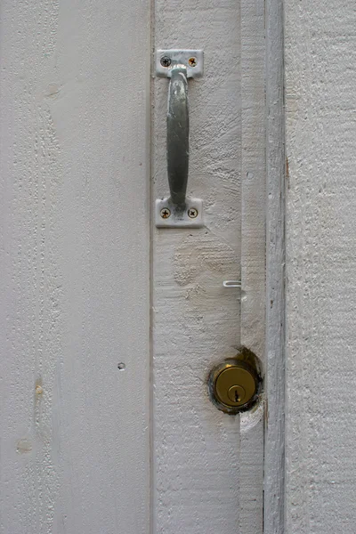 Dettaglio maniglia cancello recinzione e serratura Fotografia Stock