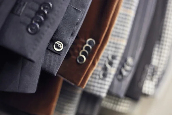 Кнопки на рукавах роскошных пиджаков — стоковое фото