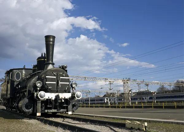 Stary zardzewiały lokomotywa — Zdjęcie stockowe