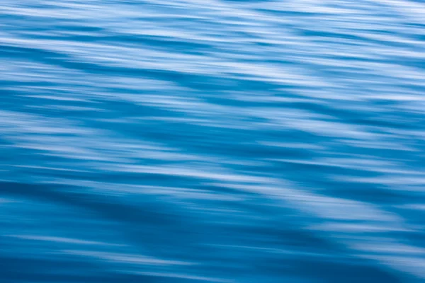 Wellen in Bewegung verschwimmen. — Stockfoto
