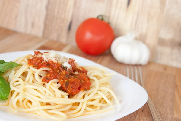 Pastaa tomaattikastikkeen kanssa — kuvapankkivalokuva
