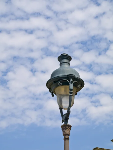 Oude parisien streetlamp — Stockfoto