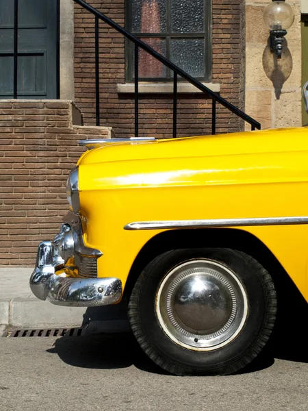 Cabina amarilla vintage — Foto de Stock