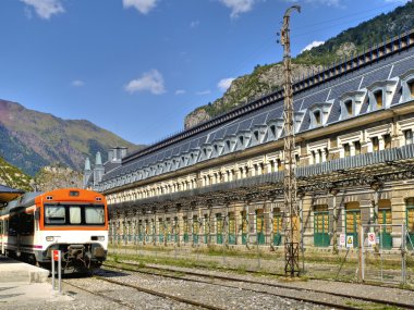 canfranc tren istasyonu