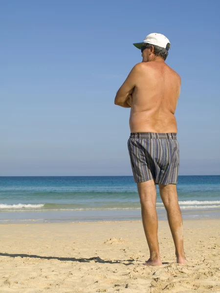 Senior Man relaxing in the beach — Stock Photo, Image