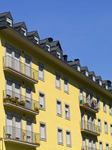 Yellow apartments — Stock Photo, Image