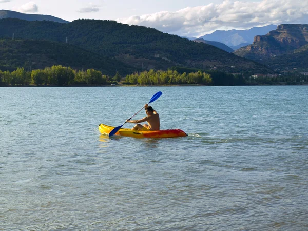 Kayak dans le lac — Photo