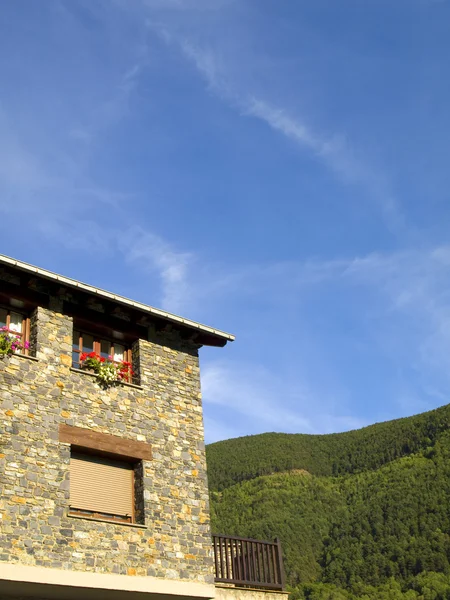 Landsbygdens lägenheter i den vackra byn ordino, andorra — Stockfoto