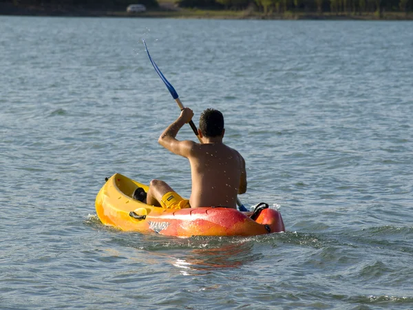 Kayaking in the lake — Stock Photo, Image