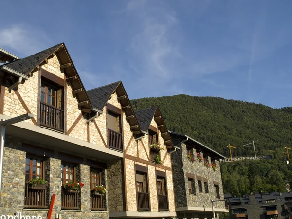 Apartamentos rurais na bela aldeia de Ordino, Andorra — Fotografia de Stock