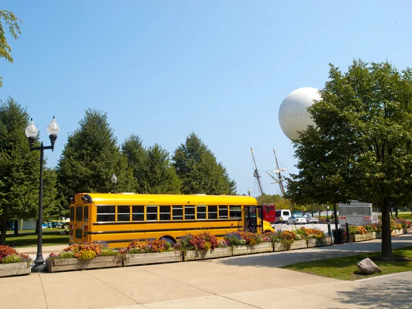 Escola ônibus amarelo — Fotografia de Stock