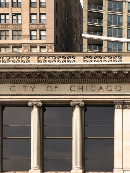 Stad van chicago belettering in een oud gebouw gevel — Stockfoto