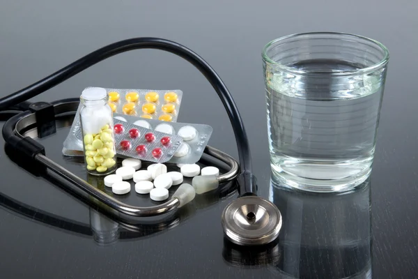 Tabletten en water — Stockfoto