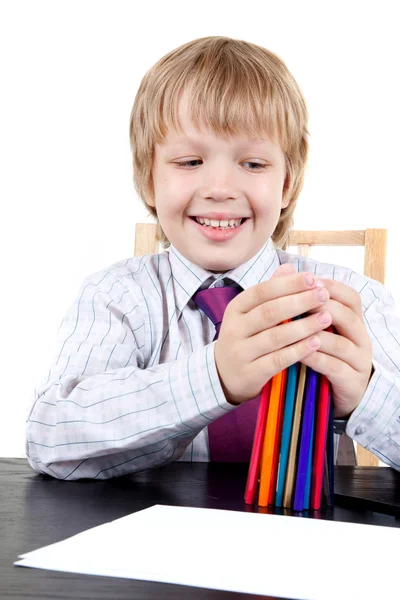色の鉛筆を持つ男の子 — ストック写真