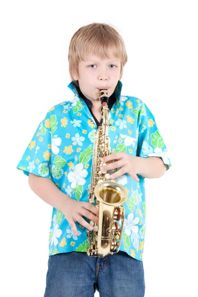 Chlapec hraje na saxofon — Stock fotografie