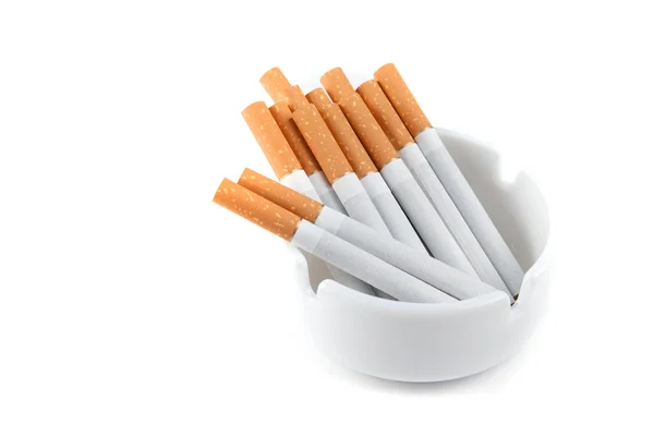 Cenicero con cigarrillos —  Fotos de Stock