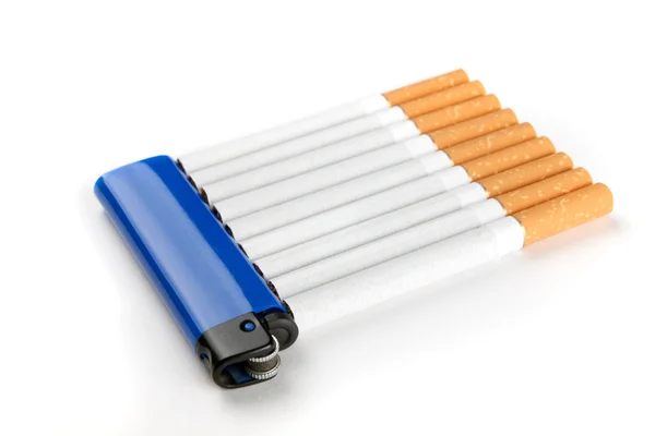 Cigarettes et briquet — Photo