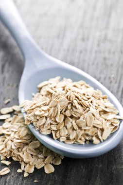 Spoon of uncooked rolled oats clipart