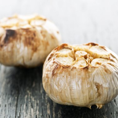 Roasted garlic bulbs clipart