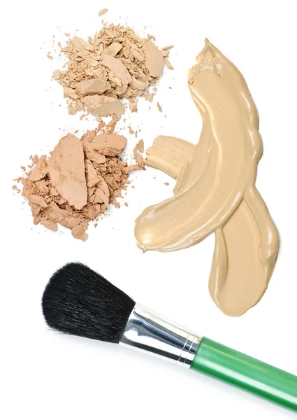 Maquillaje en polvo y base con pincel —  Fotos de Stock