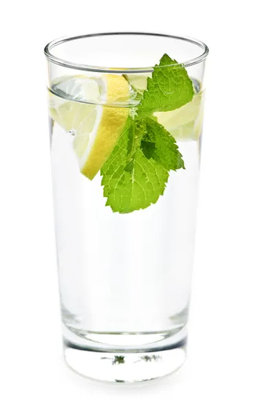 Стакан воды с лимоном и мятой — стоковое фото