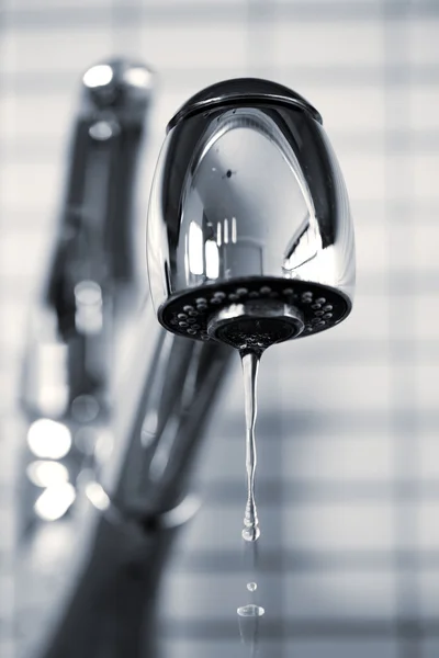 Leaky faucet kuchnia — Zdjęcie stockowe
