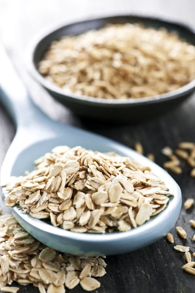 Rolled oats and oat groats — Stock Photo, Image