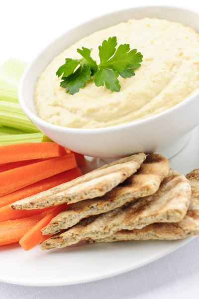 Hummus with pita bread and vegetables — Stock Photo, Image