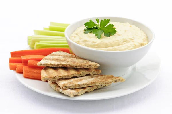 Hummus met pita brood en groenten — Stockfoto