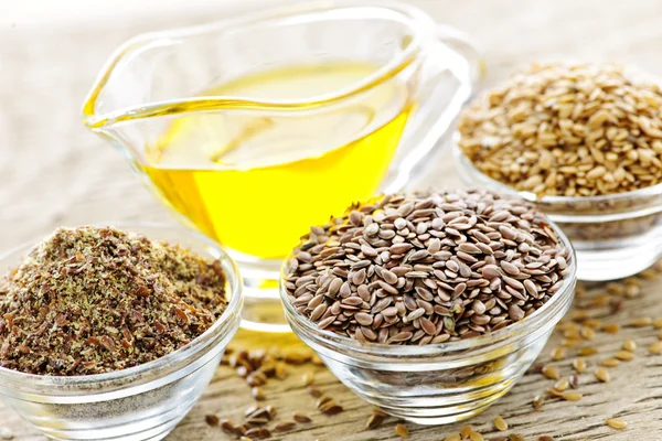Flax seeds and linseed oil — Stock Photo, Image