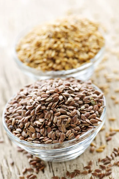 Brown and golden flax seed — Stock Photo, Image