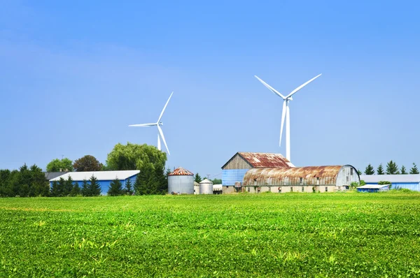 Turbinas eólicas en la granja — Foto de Stock
