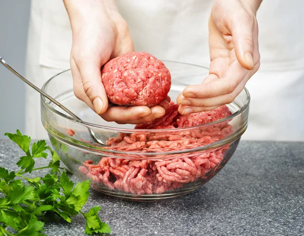 Cocinar con carne molida —  Fotos de Stock