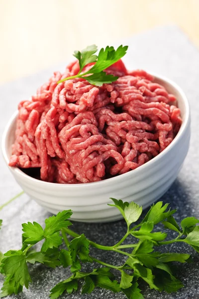 Ciotola di carne macinata cruda — Foto Stock