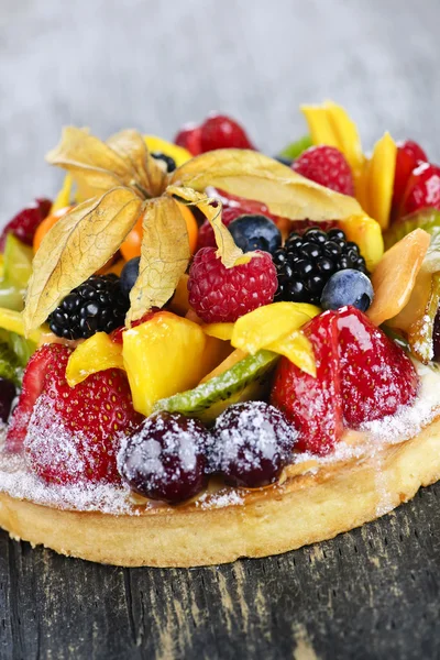 Gemengde tropisch fruit tart — Stockfoto