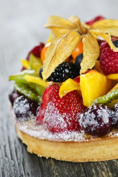 Torta de frutas tropicais mistas — Fotografia de Stock