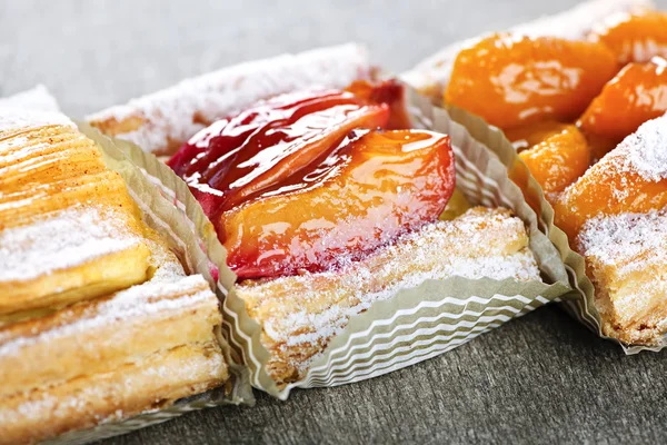 Pieces of fruit strudel — Stock Photo, Image