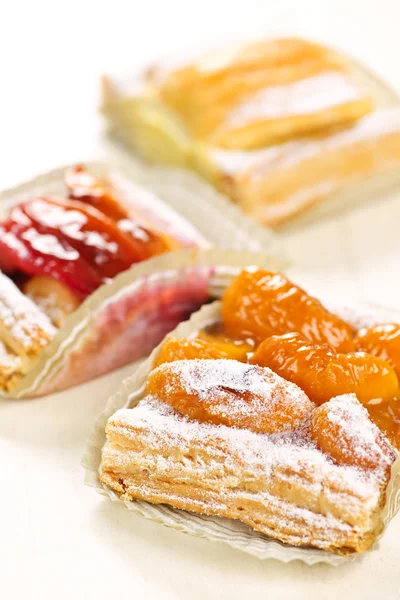 Pieces of fruit strudel — Stock Photo, Image