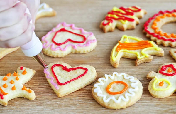 Decorating cookies — Stock Photo, Image