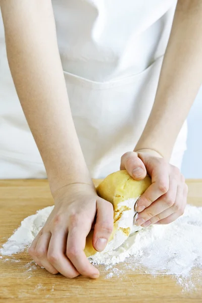 Dagasztása tészta kezek — Stock Fotó