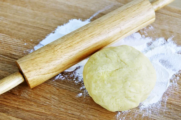 Rolling pin and cookie dough — Stock Fotó