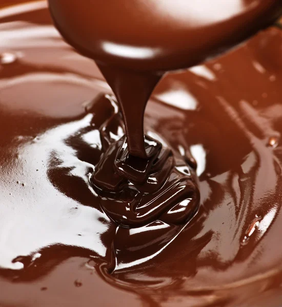 Olvasztott csokoládét és kanál — Stock Fotó