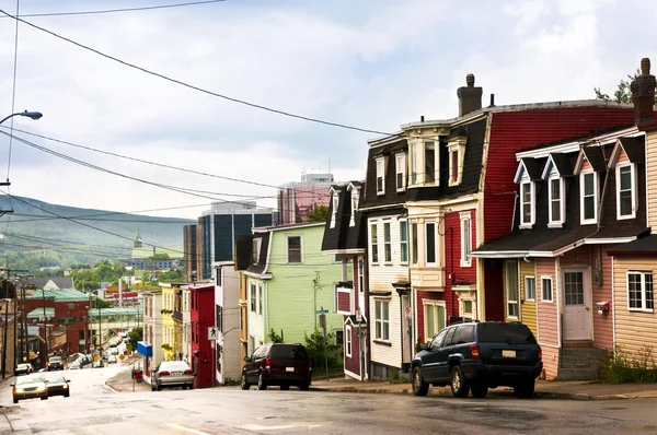 Kleurrijke huizen in newfoundland — Stockfoto