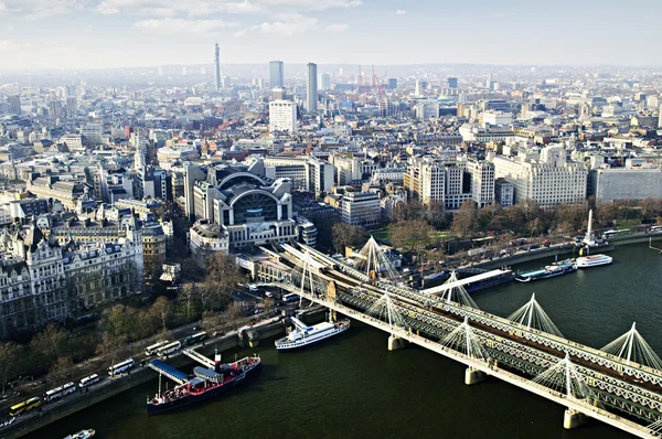 Ponte Hungerford vista de London Eye — Fotografia de Stock