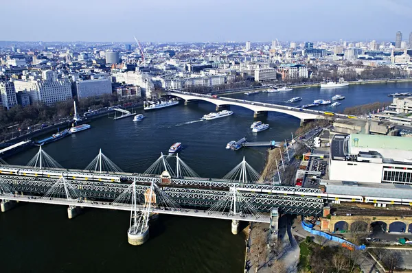 Hungerford köprü London eye görüldü — Stok fotoğraf