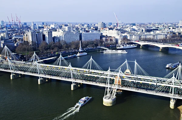 Hungerford bridge vidět z londýnského oka — Stock fotografie