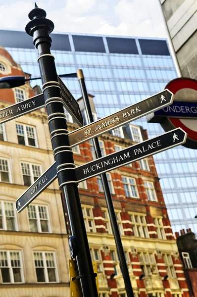 Wegwijzer in Londen — Stockfoto